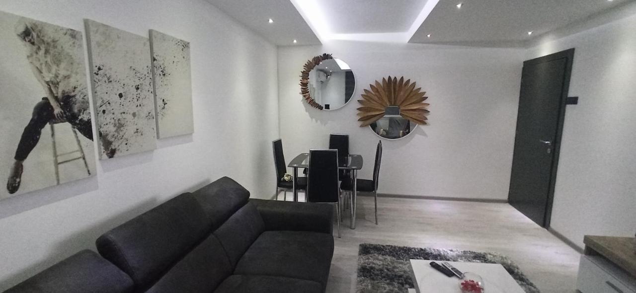 Lux Apartment 7, Parking Ni Exterior foto